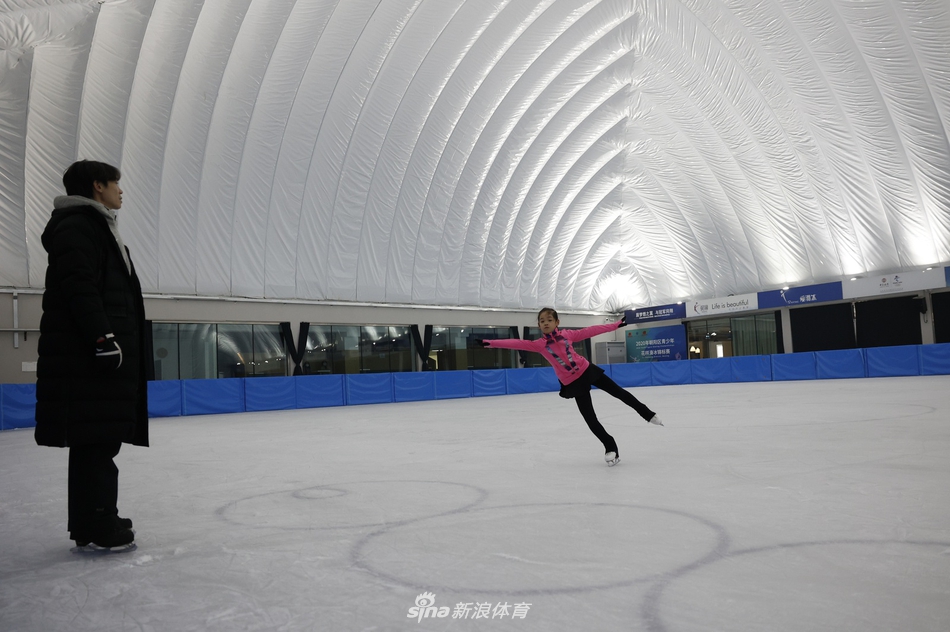 新浪直击庞清佟健继续追梦