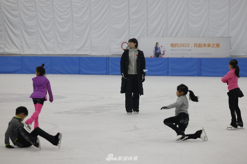 新浪直击庞清佟健继续追梦