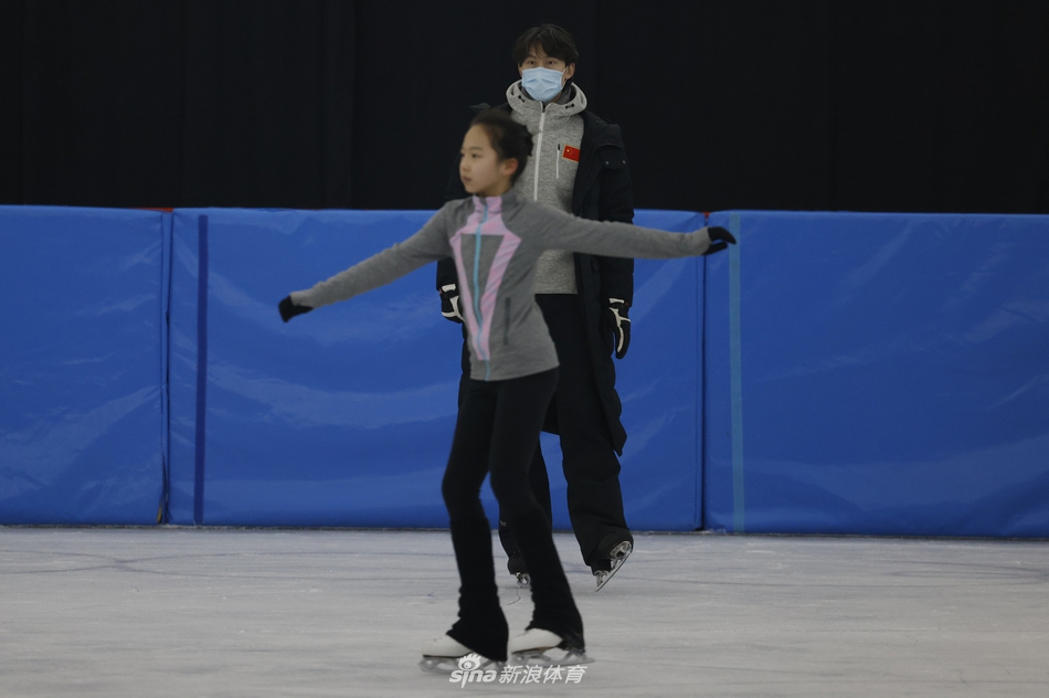 新浪直击庞清佟健继续追梦