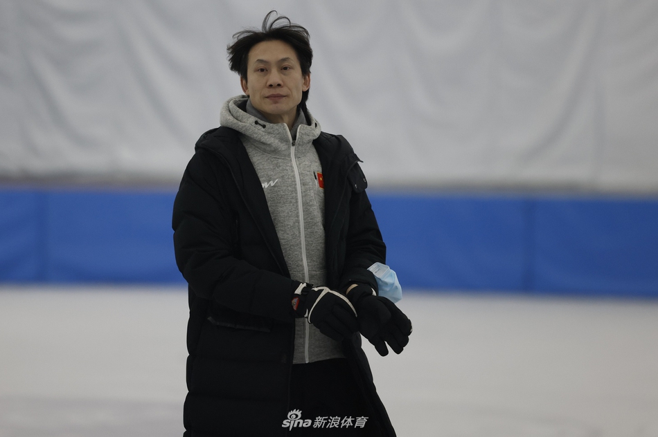 新浪直击庞清佟健继续追梦