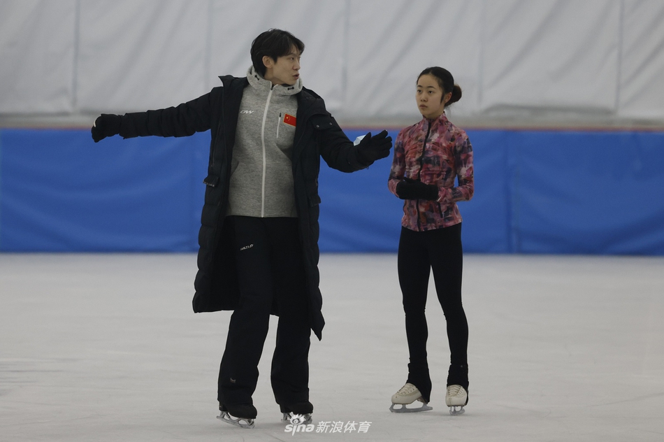 新浪直击庞清佟健继续追梦