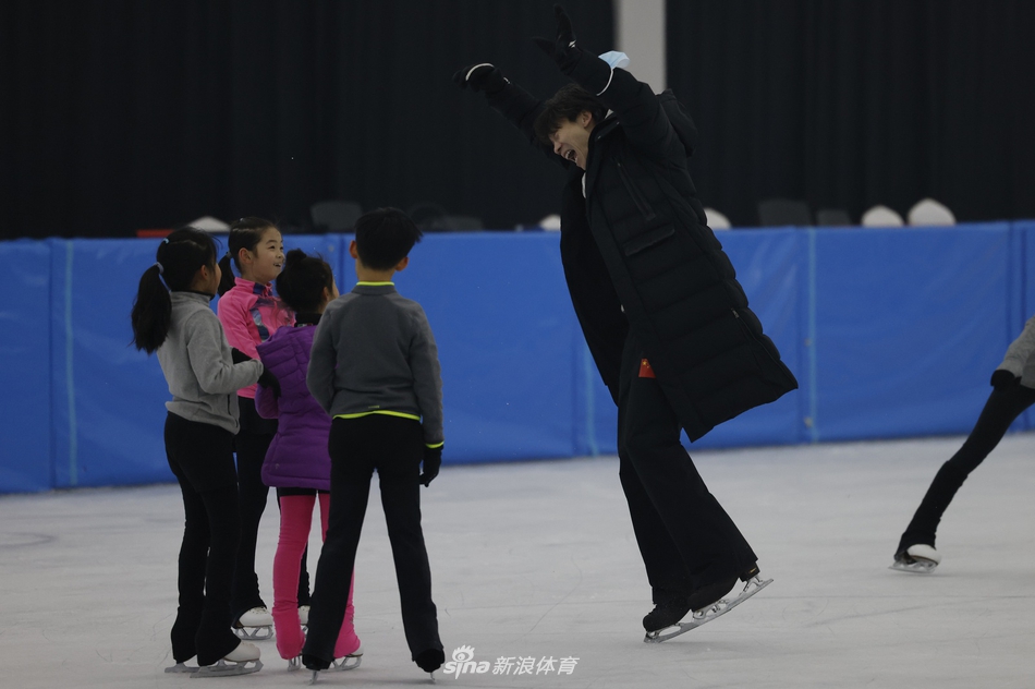 新浪直击庞清佟健继续追梦