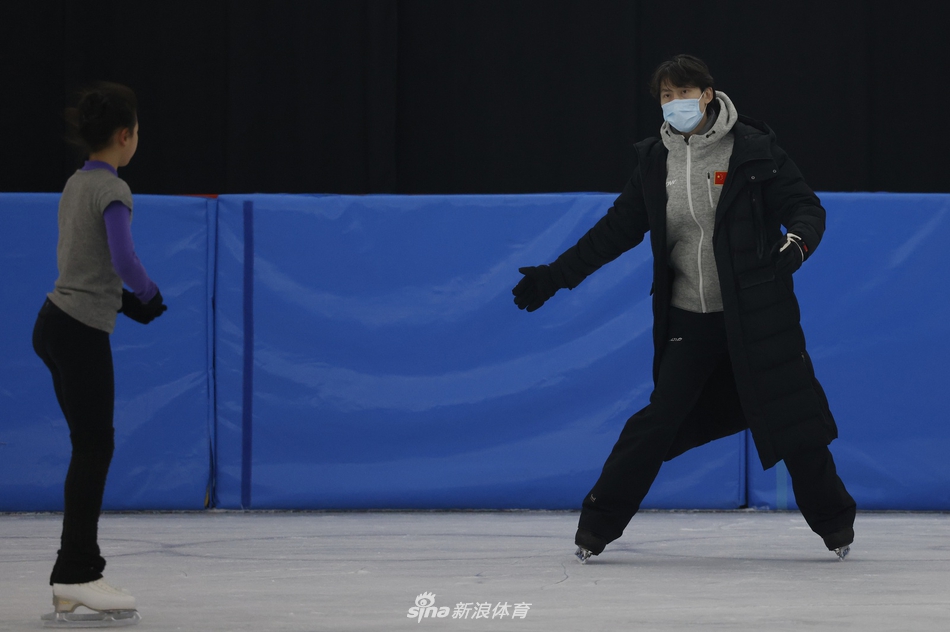 新浪直击庞清佟健继续追梦