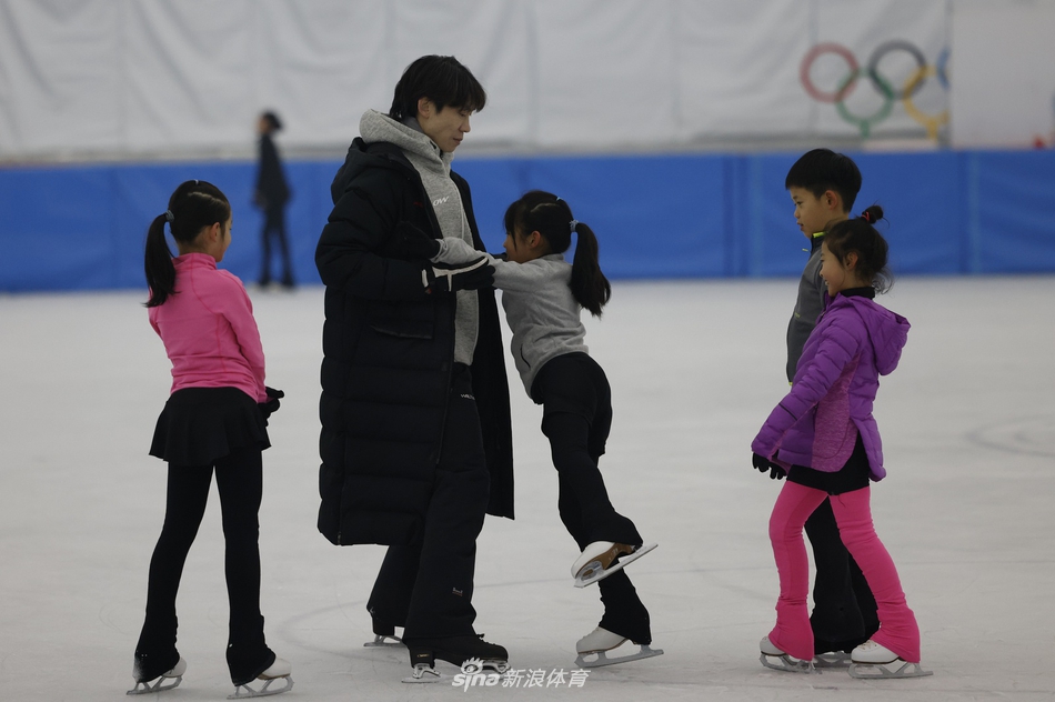 新浪直击庞清佟健继续追梦