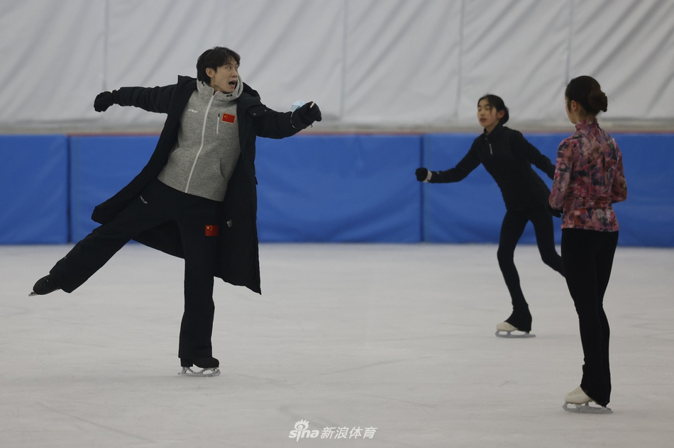 新浪直击庞清佟健继续追梦