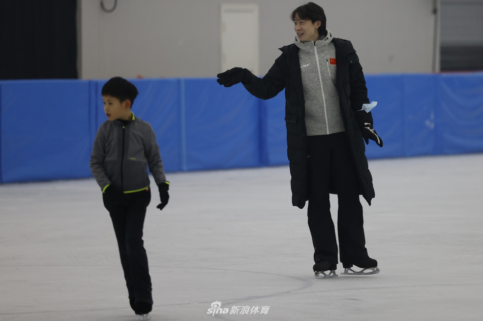 新浪直击庞清佟健继续追梦