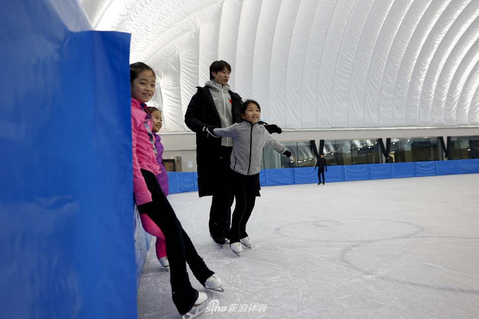 新浪直击庞清佟健继续追梦