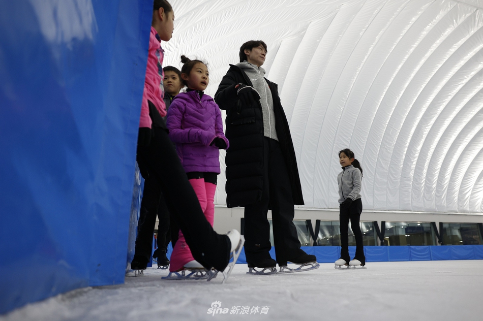 新浪直击庞清佟健继续追梦