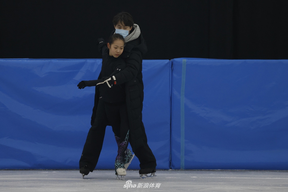 新浪直击庞清佟健继续追梦