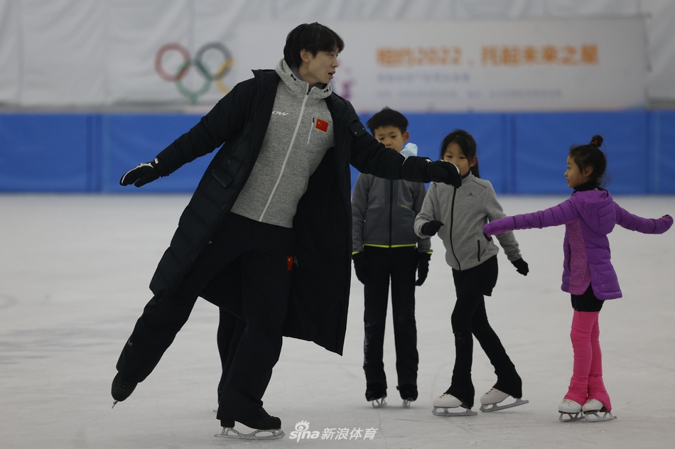 新浪直击庞清佟健继续追梦