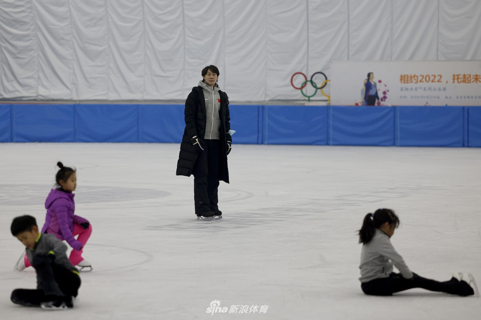 新浪直击庞清佟健继续追梦