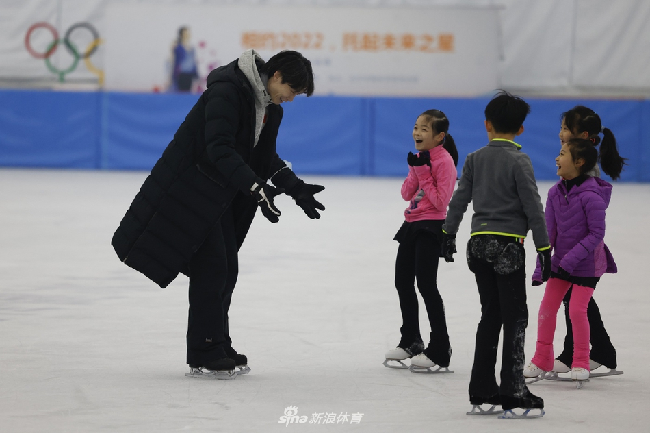 新浪直击庞清佟健继续追梦