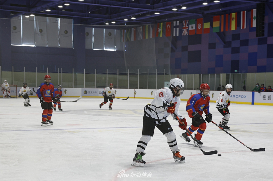 新浪直击-北京市青少年冰球俱乐部联赛季后赛