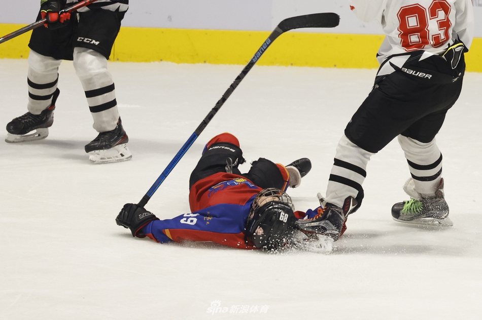 新浪直击-北京市青少年冰球俱乐部联赛季后赛