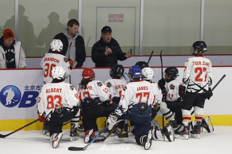 新浪直击-北京市青少年冰球俱乐部联赛季后赛