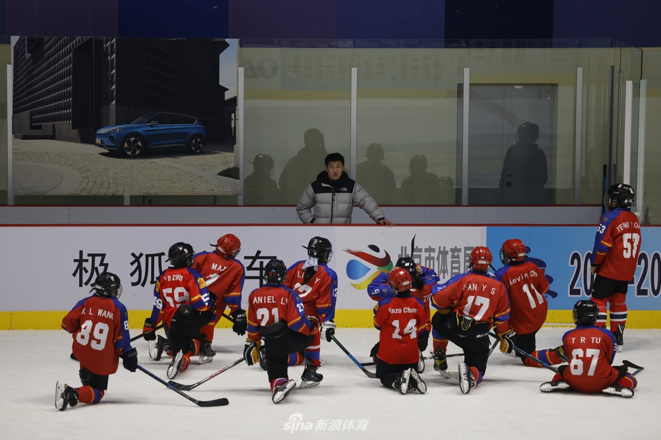 新浪直击-北京市青少年冰球俱乐部联赛季后赛