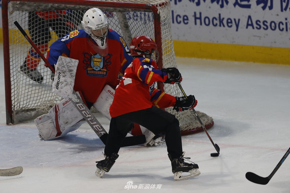 新浪直击-北京市青少年冰球俱乐部联赛季后赛