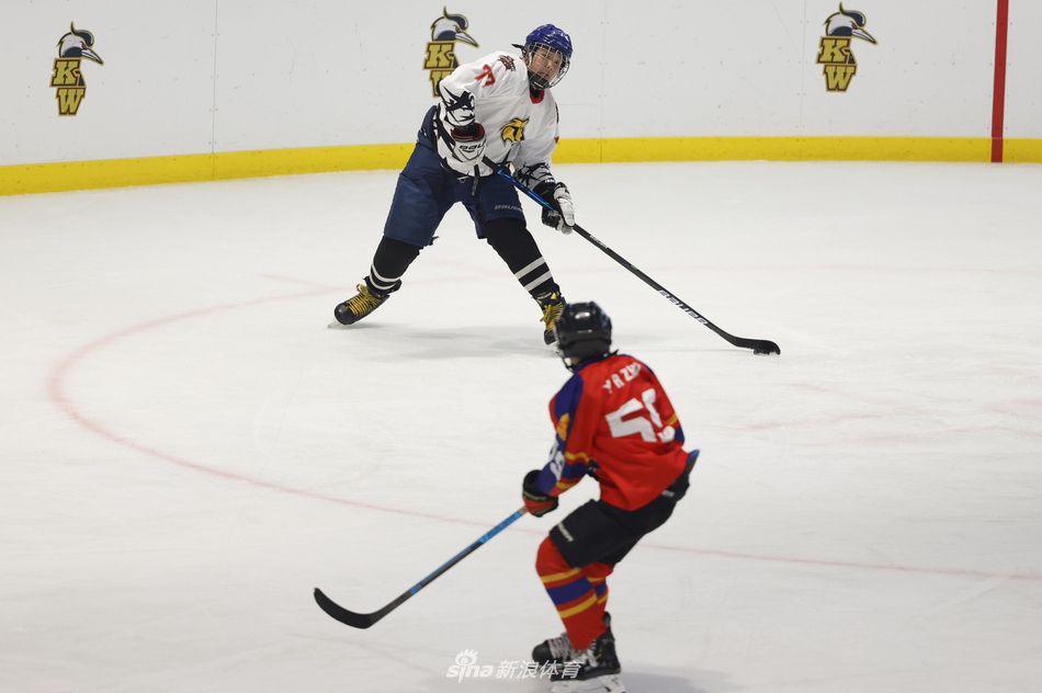 新浪直击-北京市青少年冰球俱乐部联赛季后赛
