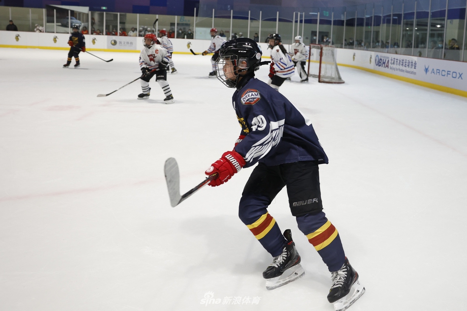 新浪直击-北京市青少年冰球俱乐部联赛季后赛