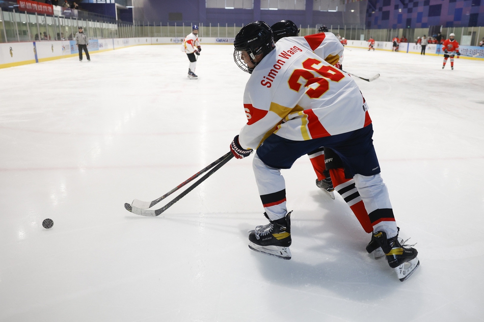 新浪直击北京市青少年冰球俱乐部联赛季后赛