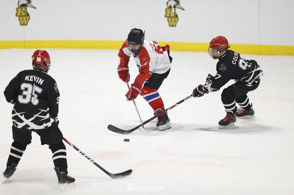 新浪直击北京市青少年冰球俱乐部联赛季后赛