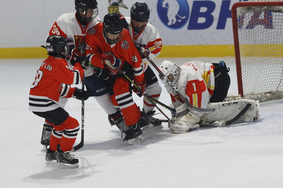 新浪直击北京市青少年冰球俱乐部联赛季后赛