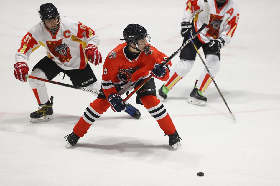 新浪直击北京市青少年冰球俱乐部联赛季后赛