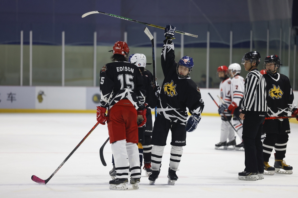 新浪直击北京市青少年冰球俱乐部联赛季后赛