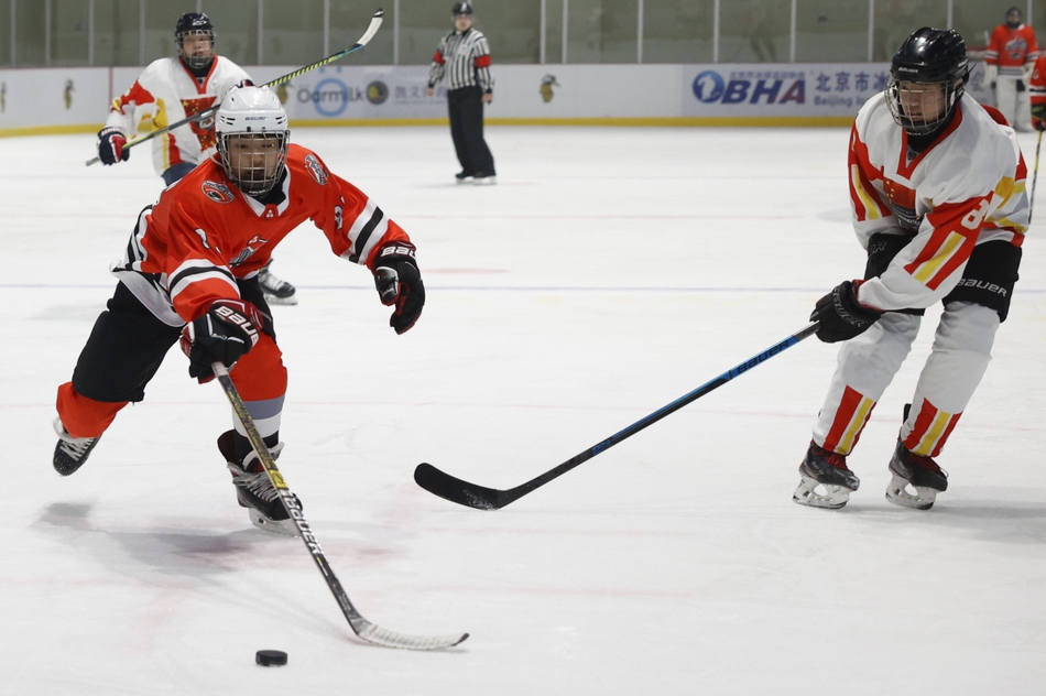 新浪直击北京市青少年冰球俱乐部联赛季后赛