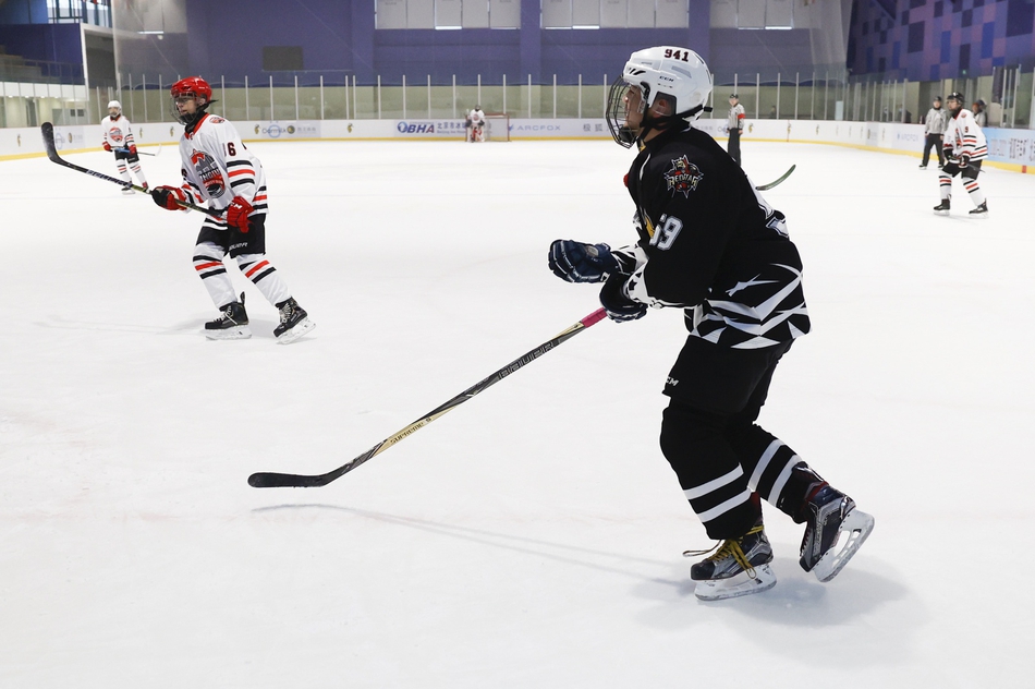 新浪直击北京市青少年冰球俱乐部联赛季后赛