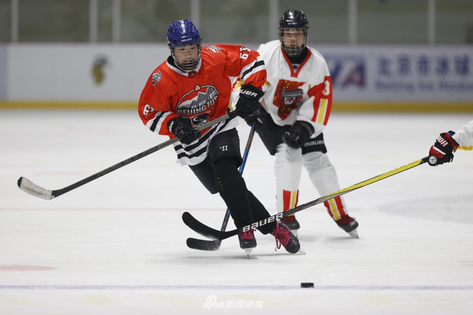 新浪直击北京市青少年冰球俱乐部联赛季后赛