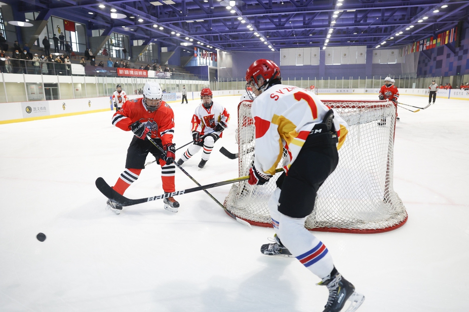 新浪直击北京市青少年冰球俱乐部联赛季后赛