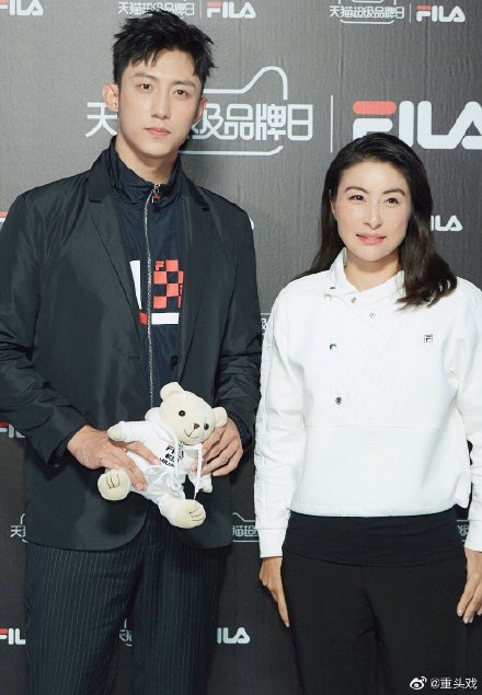 郭晶晶亮相米兰时装周品牌秀场