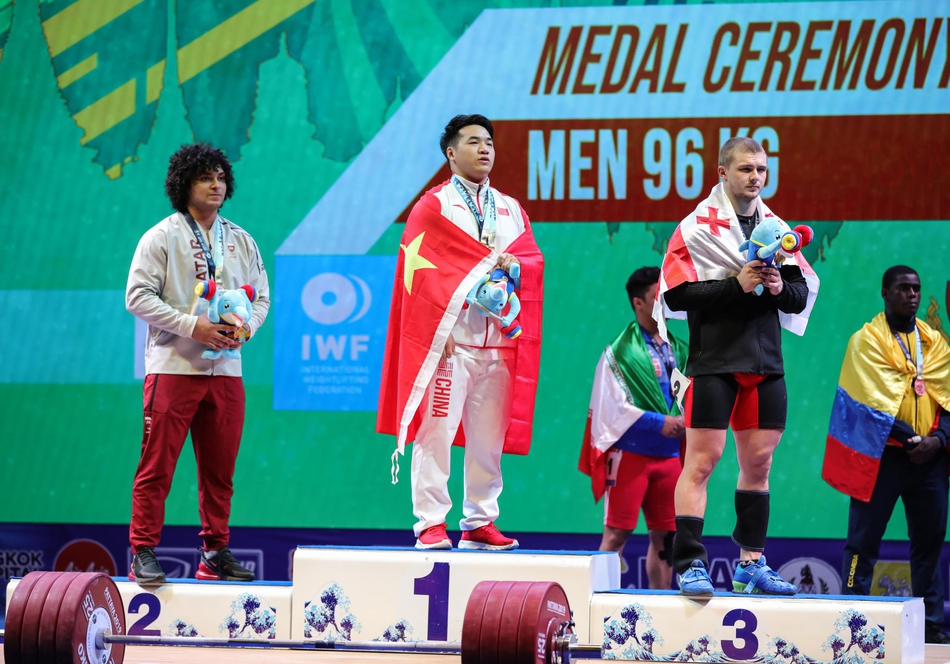 田涛获举重世锦赛2金1银