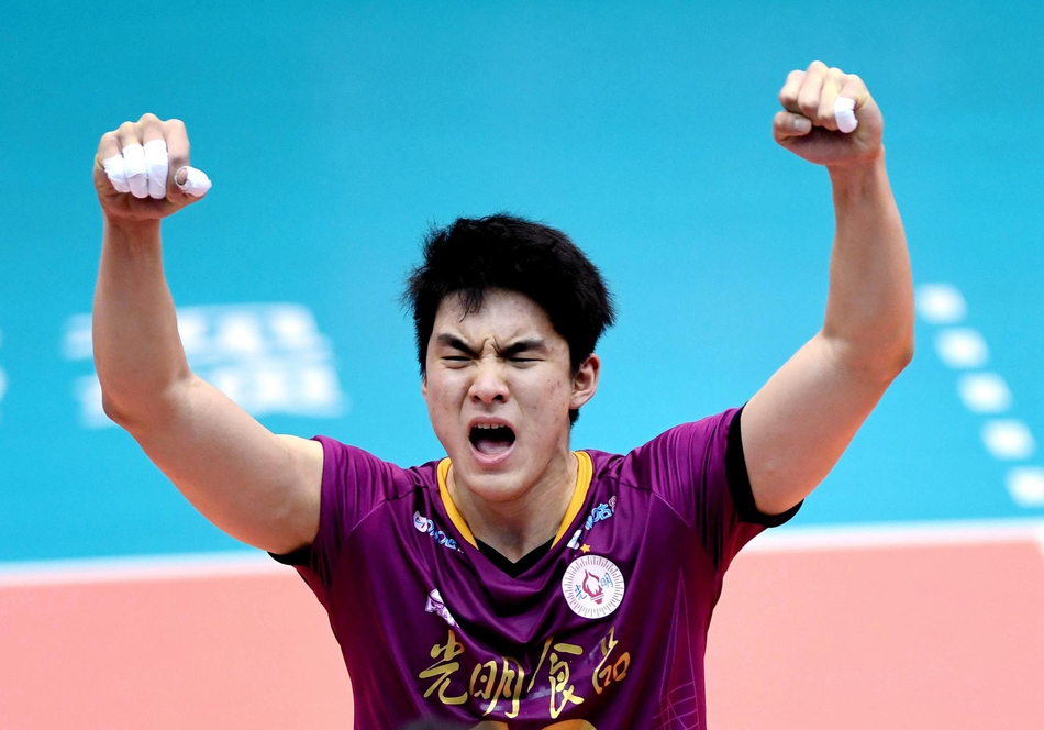 男排联赛首回合北京3-2上海