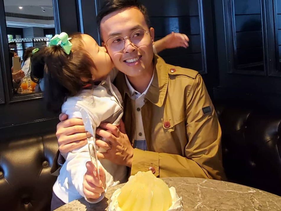 傅家俊生日晒全家福