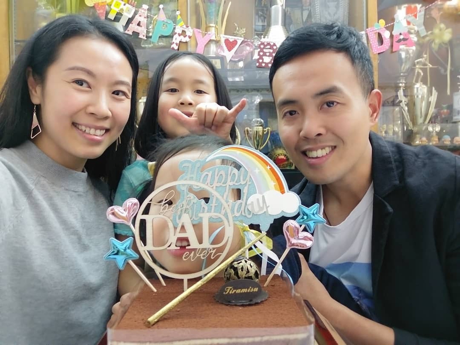 傅家俊生日晒全家福