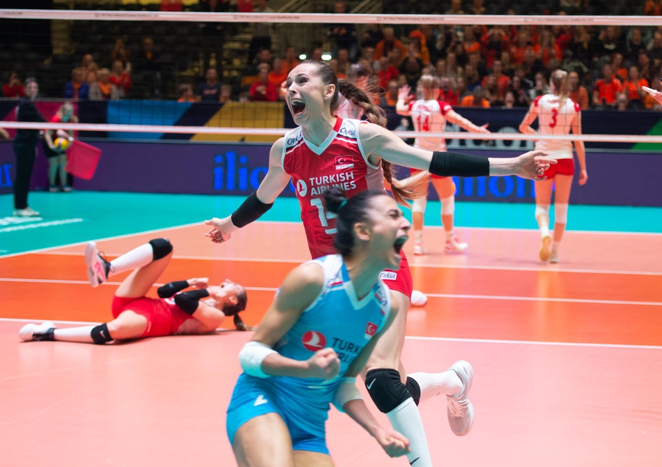 土耳其女排3-2波兰郎平观战