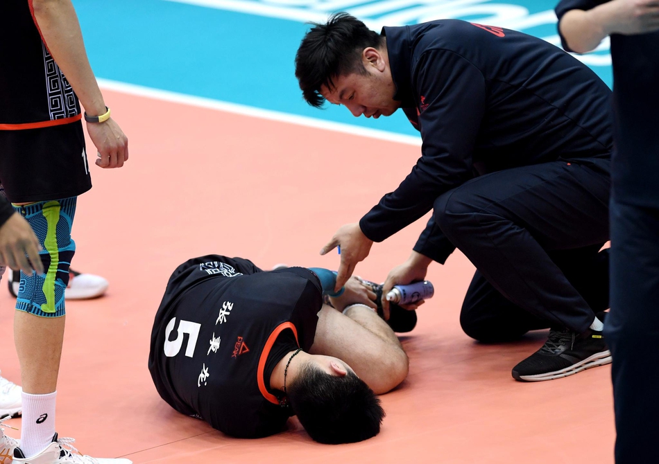 男排联赛首回合北京3-2上海