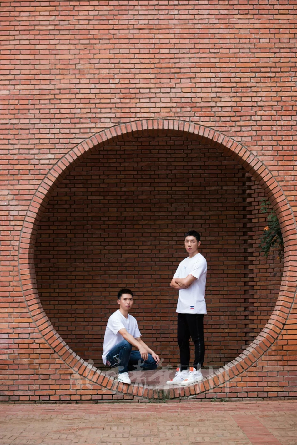 许昕方博拍兄弟情写真