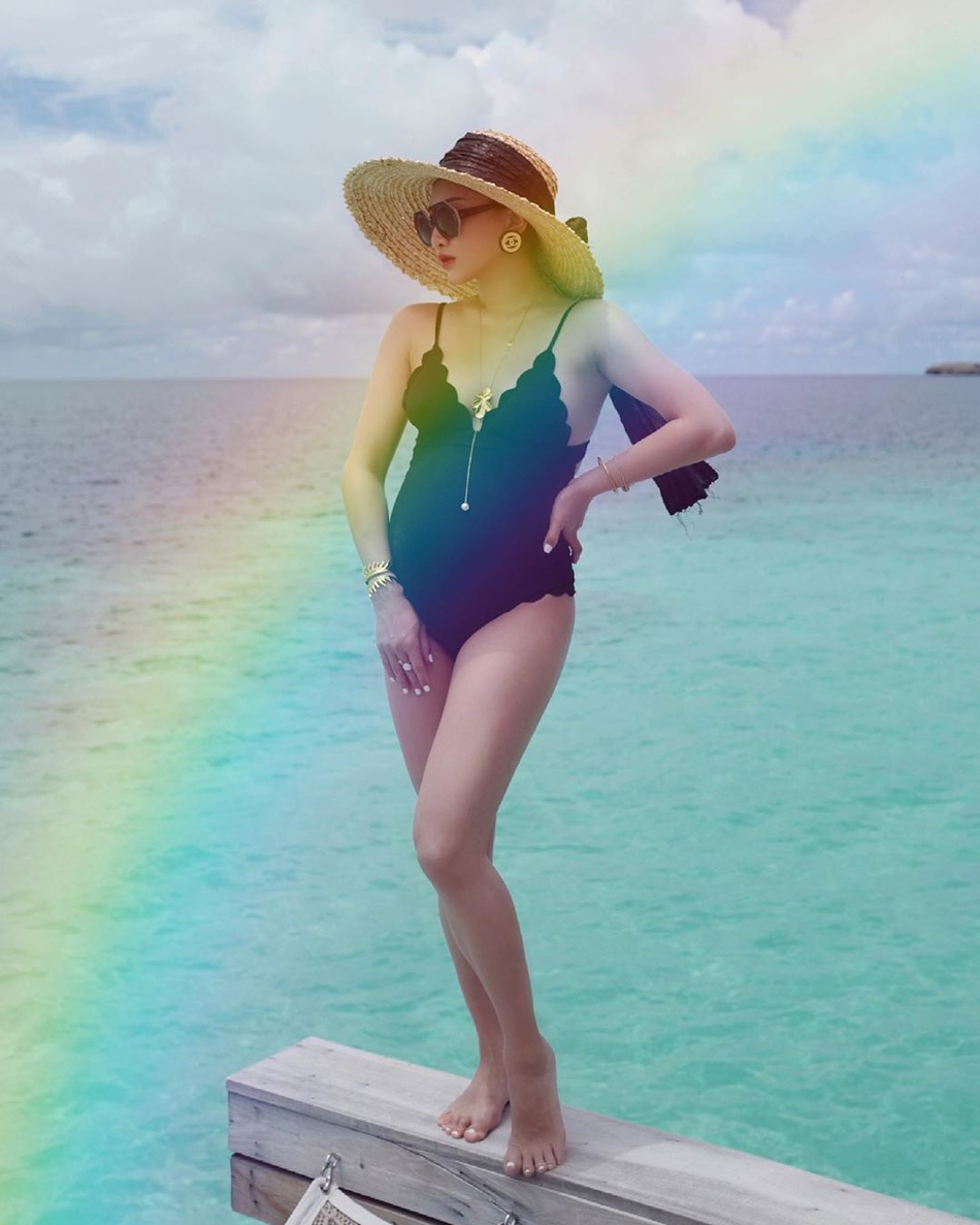 何雯娜孕期在海岛度假把美好定格