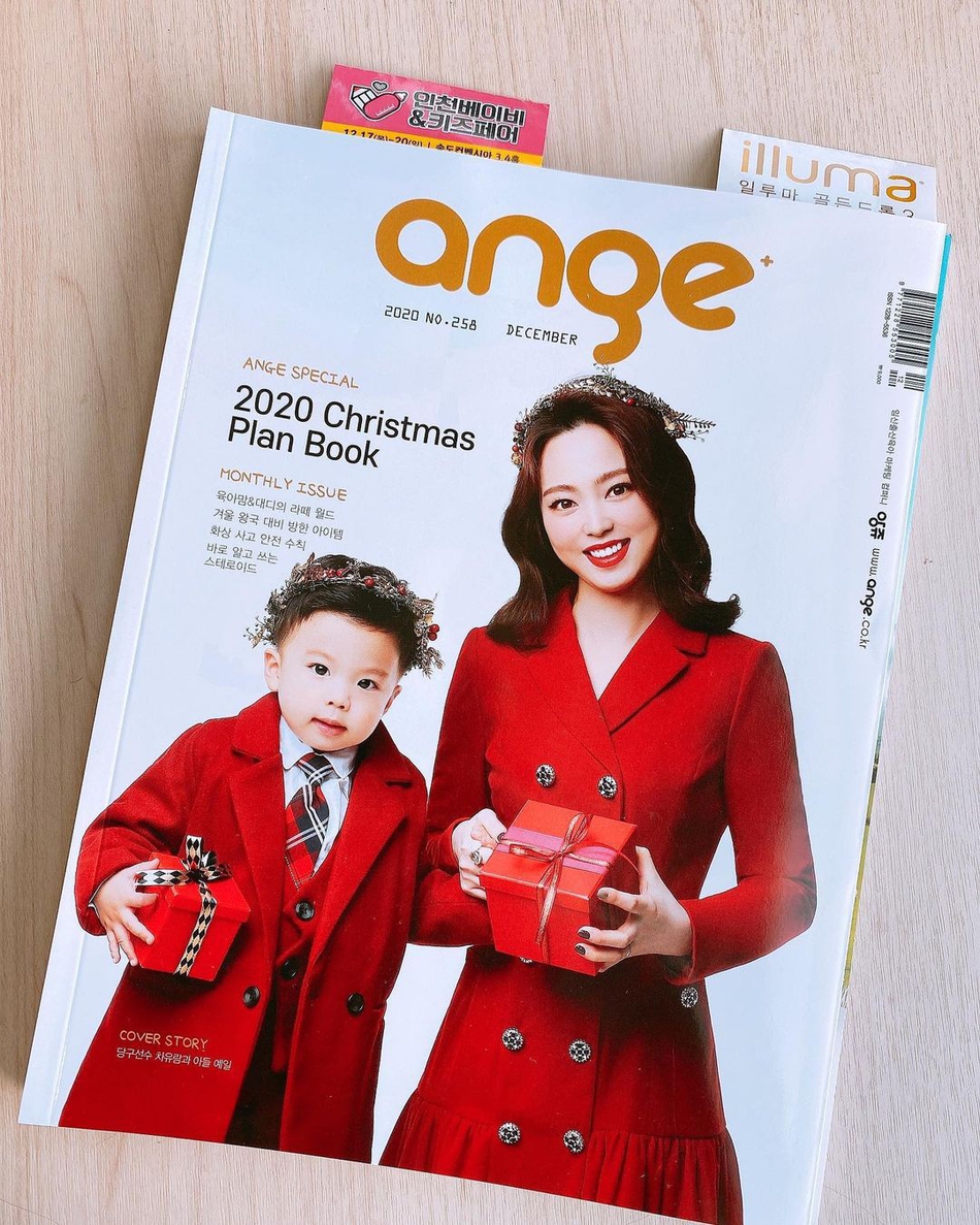 韩国台球美女车侑蓝晒新年美照