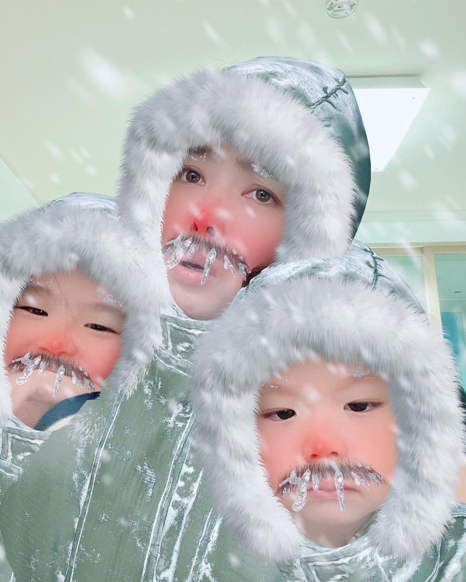 韩国台球美女车侑蓝晒新年美照