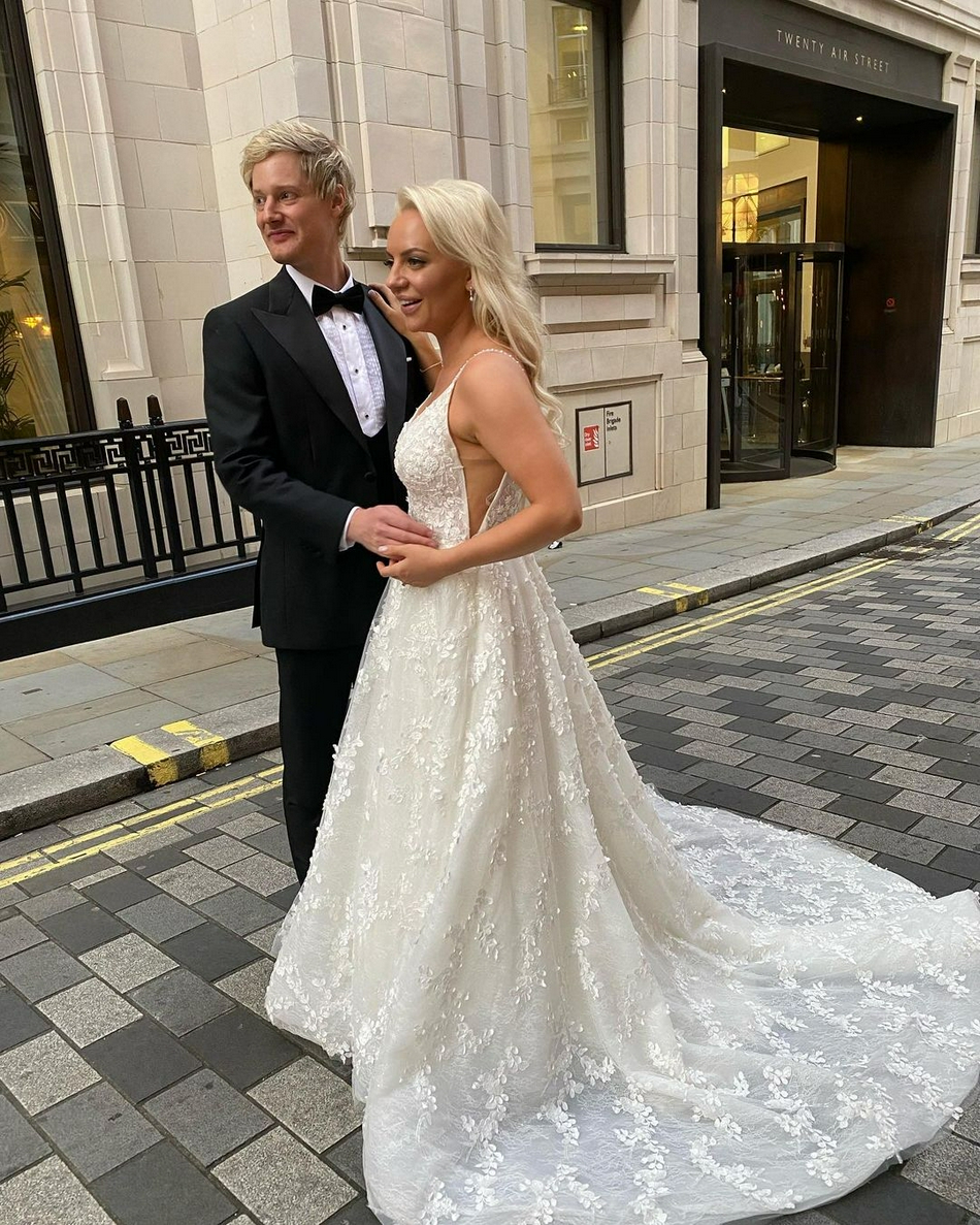 斯诺克三大赛冠军罗伯逊大婚