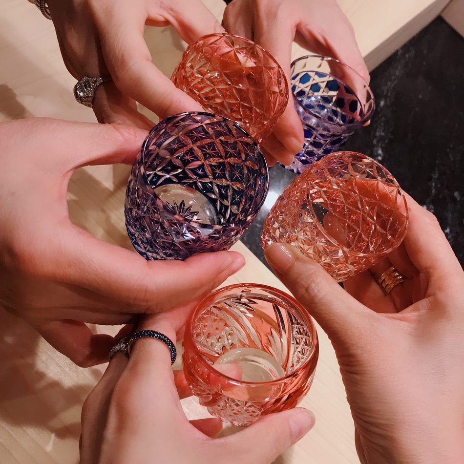 郑秀文与伏明霞一同庆祝生日