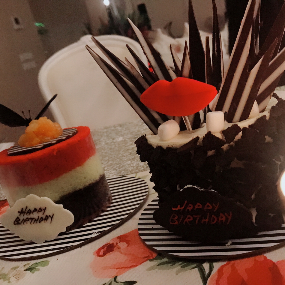 郑秀文与伏明霞一同庆祝生日