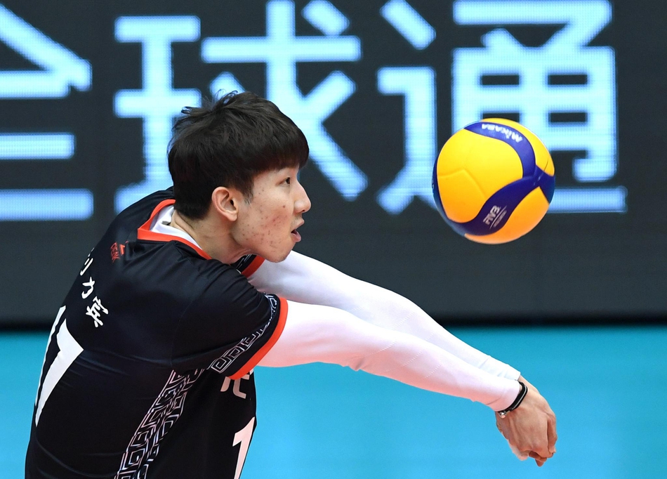 男排联赛首回合北京3-2上海