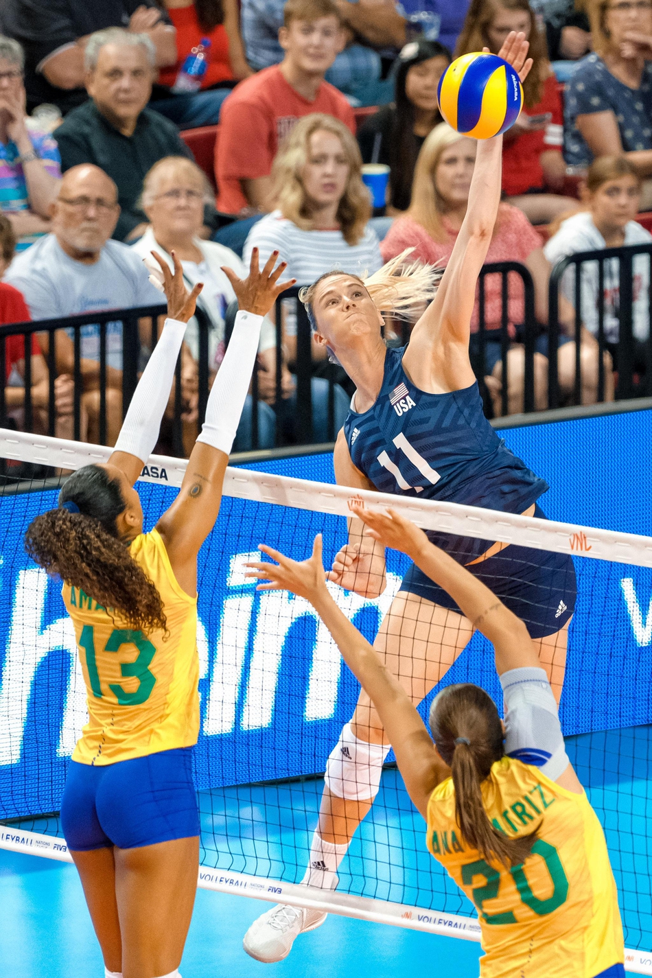 世联美国站美国女排1-3巴西