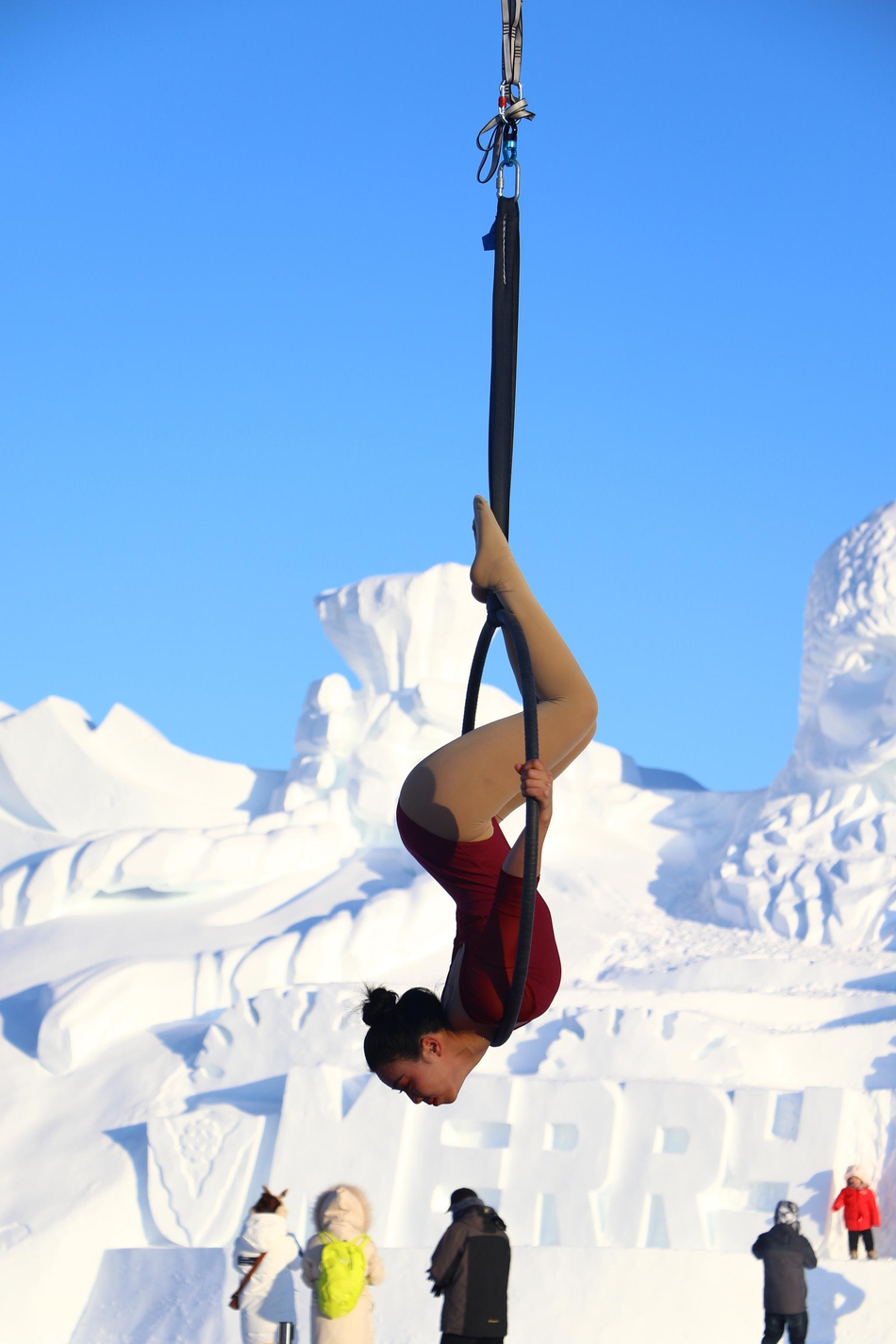 2019漠河空中舞蹈极寒挑战赛圣诞村开赛