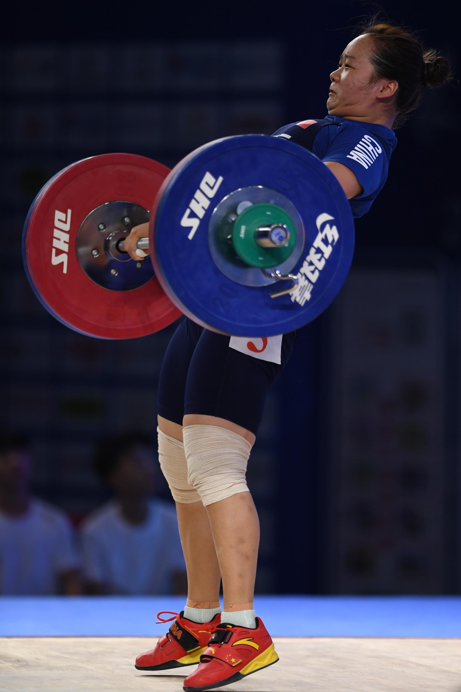 全锦赛76公斤级张旺丽总成绩夺冠